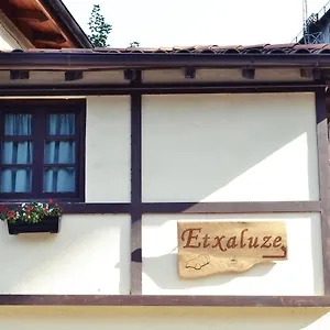 Bed & Breakfast Etxaluze 